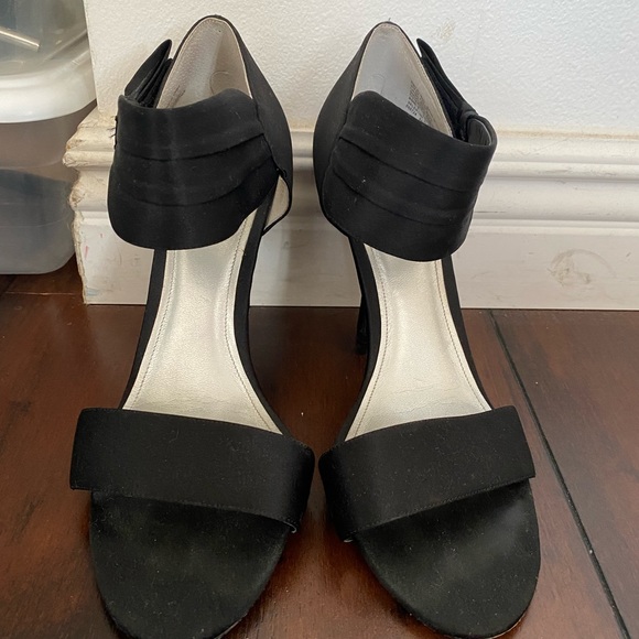 Beautiful Apt. 9 brand black heels - Picture 1 of 6